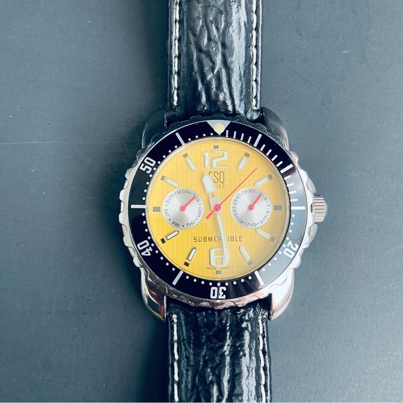 ESQ (MOVADO) SWISS QUARTZ SUBMERSIBLE WATCH - Picture 2 of 10